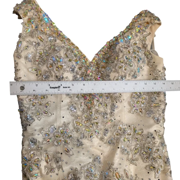 Tony Bowls Ivory V-Neck Trumpet Mermaid Beaded Gown Style number TB11606 Sz 8 - Picture 10 of 12